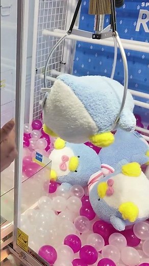 Tuxedo Sam Claw Machine Win in Las Vegas! 🐧💙 #vegasvlog #round1