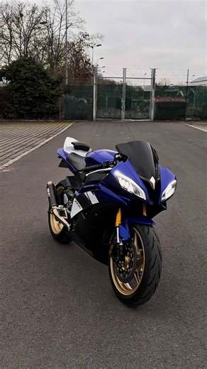 Catch Me If You Can: Riding the Yamaha R6