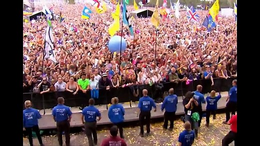 Barry Gibb - Stayin' Alive Live At Glastonbury 2017