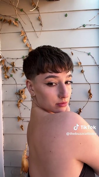 One last transition of this cut ✨ getting ready for the next cut 🫣 #buzzcut #buzzed #buzzcutgirl #girlwithbuzzcut #freshhaircut #fade #barber #womanbarber #skinfade #pixiecut #taper #pixie #fypシ #shorthairdontcare #hairtok #hairtalk #shorthair #shorthairstyles #clippers