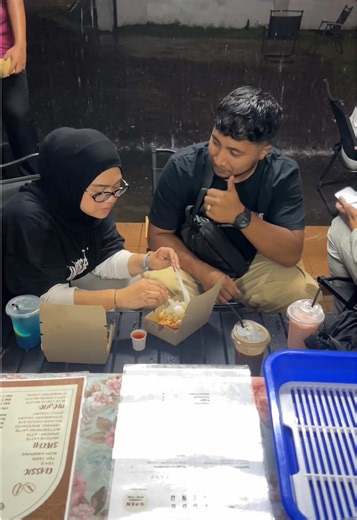 Kami mohon maaf dari hujung rambut ke hujung kaki tak mampu lagi nak sediakan tempat yang sesuai tatkala hujan 🙏🏻 Insyallah akan datang kami akan slowly upgrade. Apapun kami nak ucap terima kasih pada yang sentiasa support kami ! Kome memang steady 🫶🏻🫶🏻 #cafe #kualakangsar #teratakopah