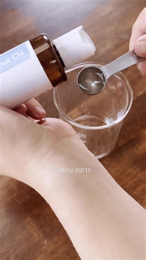 🍫✨ Time to unwind with a luxurious DIY Chocolate Rose Bath Melt! 🛁🌹 Not only will this melt treat your senses with calming aromatherapy, but it will also leave your skin feeling super soft and moisturized. Perfect for some well-deserved self-care! 💆‍♀️💖 👉 https://blog.simplyearth.com/chocolate-rose-bath-melt-recipe/ #ChocolateRoseBathMelt #DIYBeauty #SelfCareSunday #BathTimeBliss #NaturalSkincare #simplyearth #subscriptionbox #subscribe #diy #essentialoils #toxinfree #natural #endit #produ