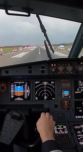 “Real Cockpit Emergency Landing | Daylight Runway Survival” #EmergencyLanding #CockpitView #AviationCrisis #RunwayEmergency #RealFlight | SkyLift Moments