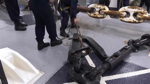 Safety hazards during anchoring evolution