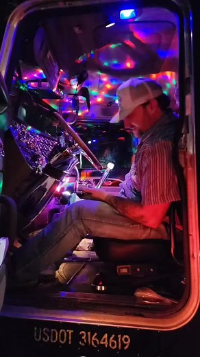 Cow Transportation with Peterbilt 379 | Bullrack Mafia