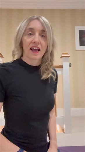 Rib flare isn’t just about posture in hypermobility. If you’ve been told to fix your rib flare by just pulling your ribs down, this video and my top tip might help. In hypermobility, rib flare is rarely a posture problem as it’s more about a stability strategy. The ribs, diaphragm, abdominal wall and spine work together to manage load. When that system doesn’t feel coordinated or supported, the rib cage often lifts, widens, or flares to create a sense of stability. Your body is doing its best wi