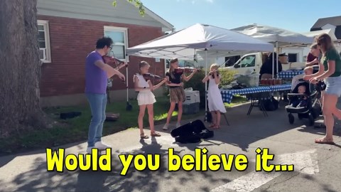 Surprising Strangers With a Violin in Public 🎻😲