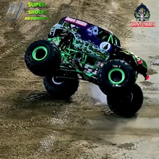 "G.D"😮BIG AIRS AND BACKFLIP!😎GREAT MACHINE! St.Louis/26. #wow #amazing #monstertruck #crazydriver