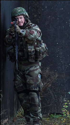 28K views · 541 reactions | The Infantry Platoon Sergeants Course (IPSC) recently conducted Company level MOUT (Military Operations in Urban Terrain) training at Lough Ree, Co. Longford. This training, conducted by the NCO Training Wing, tested and enhanced students' ability to operate in urban terrain while also strengthening students teamwork, leadership and command ability. #ÓglaighnahÉireann #DefendOurState #IrishDefenceForces | Óglaigh na hÉireann / Irish Defence Forces | Facebook