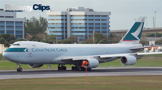 Boeing 747 Cargo Plane Landing at Miami Int'l Airport - Plane Spotting #aviation #aviationvideo #Planes #planespotting #planespotter #airplanes #airplanespotting #airplanespotter #aviationlovers #airplanelandings #AirplaneTakeoffs #aviationvideography | Florida Aviation