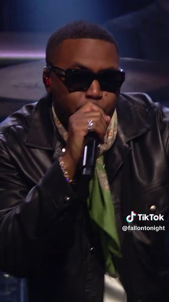 AZ & Nas perform a medley of