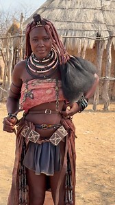 The Himba women of Namibia are known for their unique beauty and distinctive traditional aesthetic, which reflects their deep connection to the land and their ancestral culture.Their hair and skin are their most characteristic features: the women cover their bodies with a mixture of ghee, red ochre, and aromatic resin called otjize. This mixture protects their skin from the sun and insects, and also gives it that bright reddish hue that symbolizes life, fertility, and the earth. #inspirationofaf