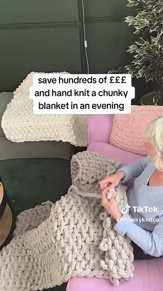I’ve been hand knitting chunky blankets for 6 years & now giving my community everything they need to know to knit their own in just 4 hours. If you're ready to get started, grab the guide from my link in bio and get all of the information in one place & make sure you’re following for more knitting guidance if you aren’t already! 🧶🧶 #knittingtutorial #knittingtips #handknitting #chunkyknitting #knittingwithoutneedles #chunkyblanket #babyblankets
