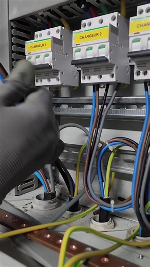 Abdo Boz on Instagram: "Cablage tableau electrique 🔌💥⚡️✨️"