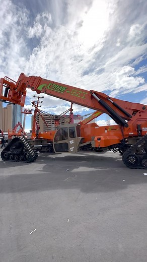Awesome Earthmovers on Instagram: "This Extreme telehandler was definitely one of the cooler and quirkier things on display at CONEXPO #telehandler #extrememanufacturing #construction #conexpo #crane #conexpo2023 #constructionindustry #heavyequipment #machinery"