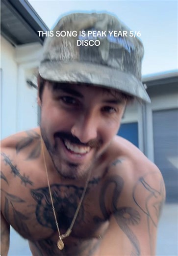 Sunday moods are at an all time high 🫶🏼 Who wants to come colour my tattoos! #tattoos #tattoolover #backtattoo