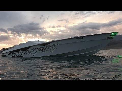 Restoring a classic offshore powerboat 1982 PowerPlay 33 sportdeck