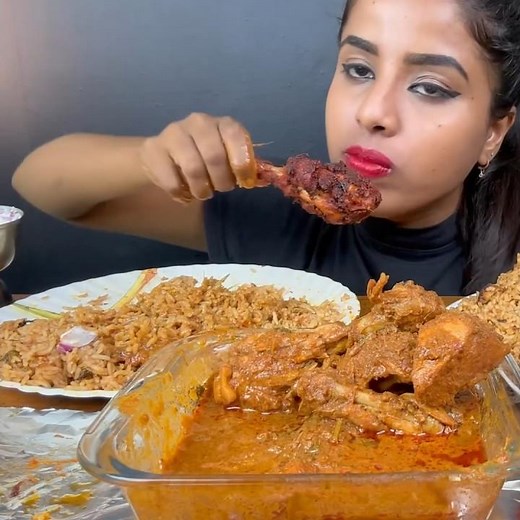 ASMR: EATING SPICY CHICKEN CURRY🔥 BASMATI RICE || #shorts #mukbangn#asmreating #mukbangasmr #asmr