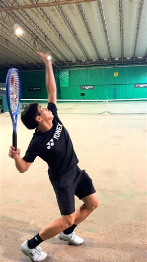 サーブ打つ時のつま先の向きは揃える？揃えない？ #テニス #shorts