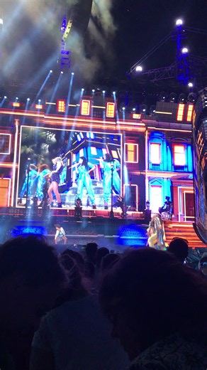Taylor Swift 'Never Ever Getting Back Together' Philly Concert