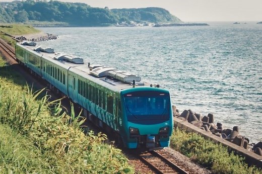 The Ultimate Guide to the Joyful Train: Resort Shirakami