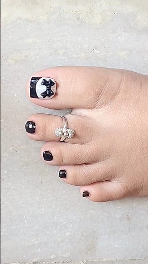 Pretty foot nail art #pedicure #toenailart #naildesign #shorts #viralvideo #diynailart #feetnails 🖤😍