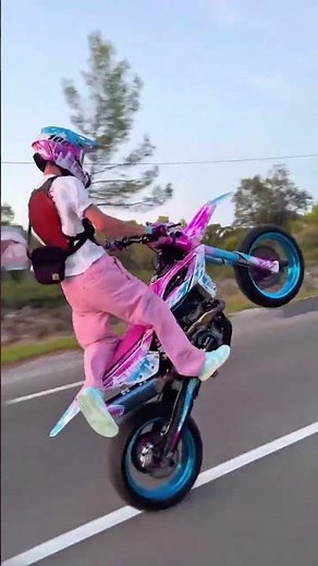 SuperMoto🔥#SuperMoto #ktm #husqvarna #wheelie #stunting #dirtbike