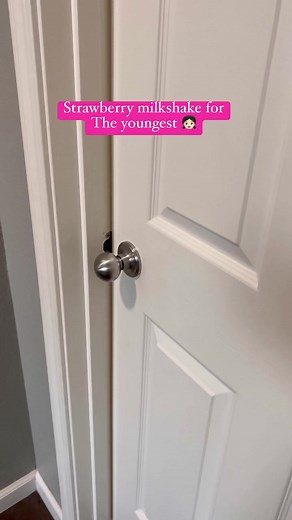 722K views · 10K reactions | Homemade milkshake ‍♂️ #strawberry #middlechild #food #recipes #why #painting #reels #deliciousfood | H3ycharlie | Facebook