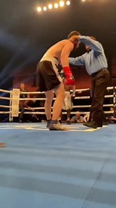 Algumas pessoas dizem que a alma dele continua sobrevoando a arena até hoje. 👻 📹: boxingbully / khalilcoe1 #BoxeNoCombate #KO #Boxe #Boxing | Combate