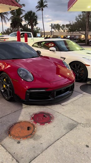 Discover the Ferrari 812 Superfast: A Supercar Experience