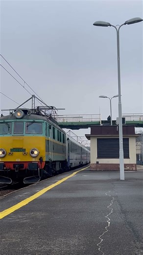 EU07-005 z IC Halny do Zakopanego odjeżdża z Bielska Białej + RP1