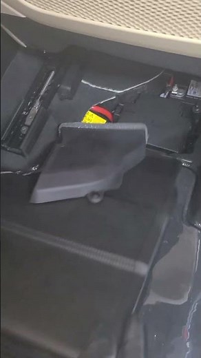 2023 Jeep Grand Cherokee AUX Battery location! #rovermechanic #4wd #gupatrol #cardoor #automobile