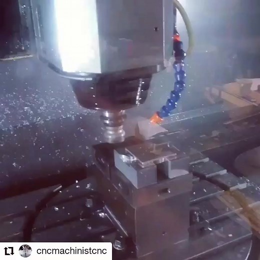 Material:aluminium, cutter dia 50mm, Ap5mm, Ae 42mm, feed 20 000mm/min 12 000rpm. #cncmill #instamachinist #machineshop #toolholder #cncmilling #threadmilling #machineshoplife #machinetools #machinist #cncmachinist #hurco #runcnc #manufacturing #work #machineshop #cncprogramming #milling #garanttools #tillverkning #fräsning #cnc #aluminiummilling #cncmachining | Cncmachinistcnc