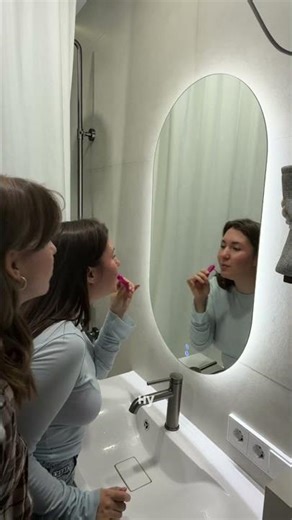 Lip Gloss and Scrub Set #WW258787 (copy directly with the letters and paste into the WB search) RP