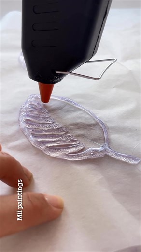 Autum is overpacked with amazing inspiration. You still have got time to create something amazing with autumn vibes. If you’d like to learn all about it, you can find my detailed step by step process on patreon or also on my YT memship. #love #autumn #leaves #fluidart #acrylicpour #pouring #artist #miipaintings | Mii.paintings