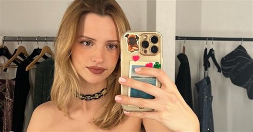 «Elle représente la liberté, magnifique»: Angèle pose topless sur Instagram, ses fans la félicitent (photo)