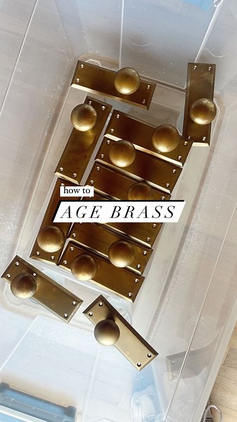 Sarah Randall | DIY & Design on Instagram: "Here’s how to use salt and vinegar to age brass. Wow!!! I couldn’t love it more. Thank you @nostalgicwarehouse for the beautiful New York knobs and @lonefoxhome for the tutorial on how to do this! Do you like the navy or white doors better? It’s so hard to choose one over the other! #NostalgicWarehouse #gifted"