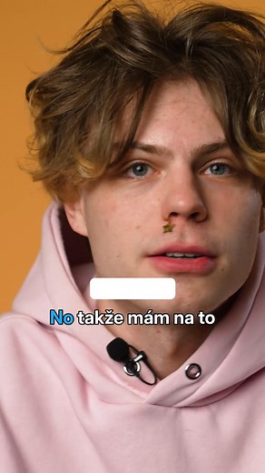 5.8K views · 11 reactions | ▶️ Sleduj celé video s Oskarem na našem webu a na YouTube!⁠ ⁠ Co za tvorbou alba stojí, jakou má vizi, jaké hodnoty mu v moderním hudebním světě chybí, proč se dostává do konfliktů a co aktuálně plánuje?⁠ ⁠ #refreshercz | REFRESHER | Facebook