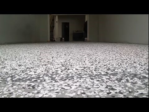 Guide Complet : Application d’un Revêtement de Sol en Époxy avec Flocons | Tutoriel