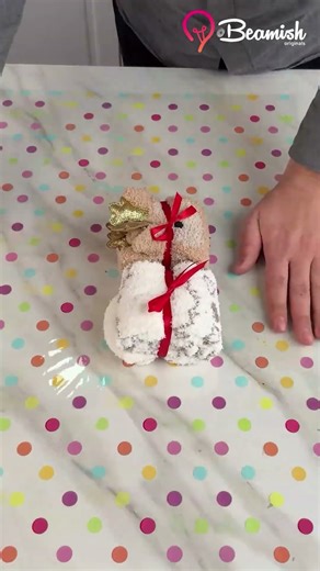 Cute socks gift wrap for Christmas #creative #sock #christmasgiftideas