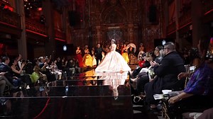 ¡Bella Fernanda Beltrán Miss Universe México cerrando la pasarela de Alonzo Maximo! | CLUB MX