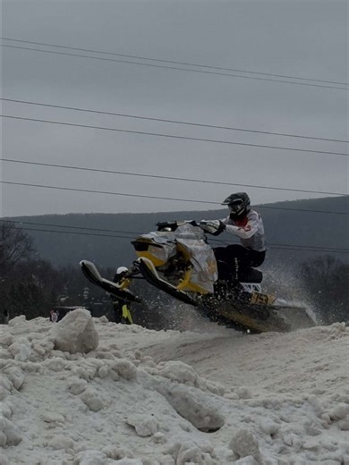 Race day in NY @Snocross @AMSOIL INC. @Ski-Doo @FXR Racing ❄️ #snocross #amsoil #snowmobile #fxrracing #bombardier