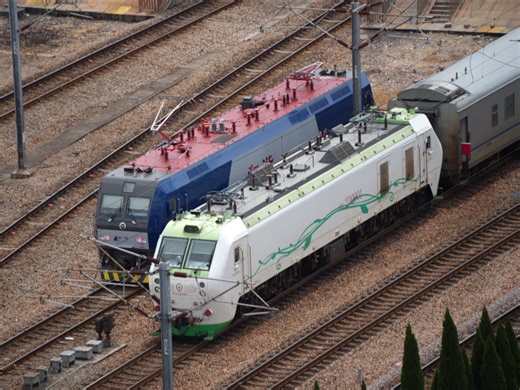 今日永磁实验机车HXD2D牵引行包x106赣州站发车