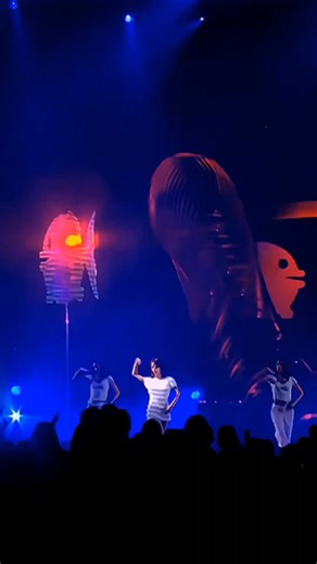 J’en ai marre - Alizée 🎤🎧🎶 Alizée Jacotey es una cantante francesa nacida en 1984 en Ajaccio, Córcega, Francia. Surgió del reality show Graines de Star y se popularizó más por Internet que por la radio en Latinoamérica. Es conocida por sus éxitos Moi Lolita y su baile exótico en J'en Ai Marre (I'm fed up). Otras de sus canciones son La Isla Bonita y Ella, elle l'a. #fpy_tiktok_viral #xzybcaシ #xzyabc #bellasmelodias #musicasdelrecuerdo #lindasrolitas #videoviralditiktok #videoviraltiktok2024 #