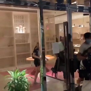 😩😩😩😩 Is this even about justice anymore? The Looters of Atlanta hit the LV store too. 🥴 Are they doing this for George Floyd or for themselves? Comment below. Follow The K Word for more news updates! #designerwear #fashion #indianwear #designer #ethnicwear #partywear #onlineshopping #instafashion #ootd #indianfashion #indianwedding #fashionblogger #lehenga #weddingwear #style #bridalwear #fashiondesigner #designerclothes #ethnic #fashionista #wedding #pakistanifashion #couture #embroidery #