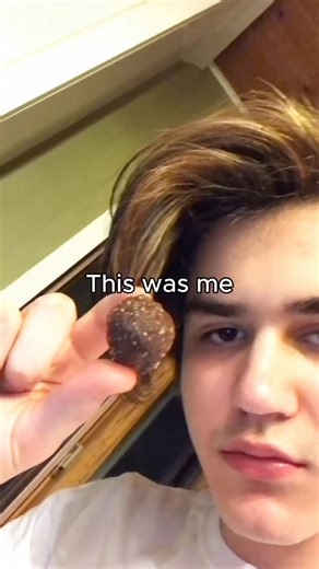 Glitching on Instagram: "Most people fail at dropshipping because they try to do everything manually. Guessing products. Guessing ads. Guessing timing. AI doesn’t guess. It tracks what’s already winning and moves faster than any human can. While others “learn,” someone else is cashing out. Choose wisely."