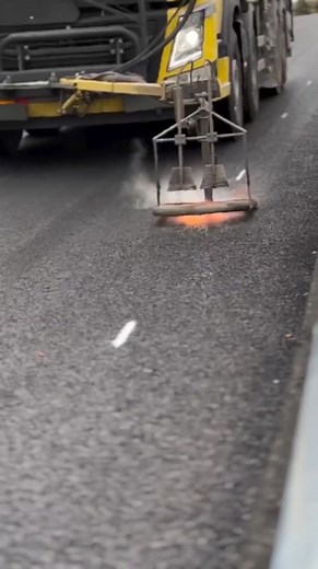 How to draw a line on the side of the road? | Ayush XYZ