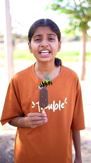 मक्खीया🐝 आईसक्रीम खा गईं🤪 #shorts #icecream #maa #funnyshorts
