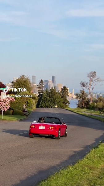 lived in seattle for more than 15 years and i’ve just now discovered how stunning the magnolia neighborhood is 😭 #seattle #seattletiktok #seattlewashington #thingstodoinseattle #magnolia