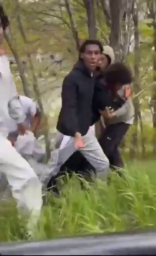 RT @CrimeWatchMpls: 7/A couple of submitted disturbance videos from Kellogg Blvd, but we have no context on the time frame or if / how the…